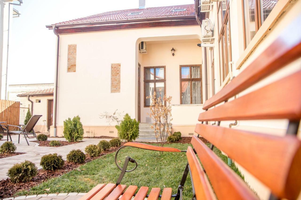 Antique Aparthotel Alba Iulia Exterior foto